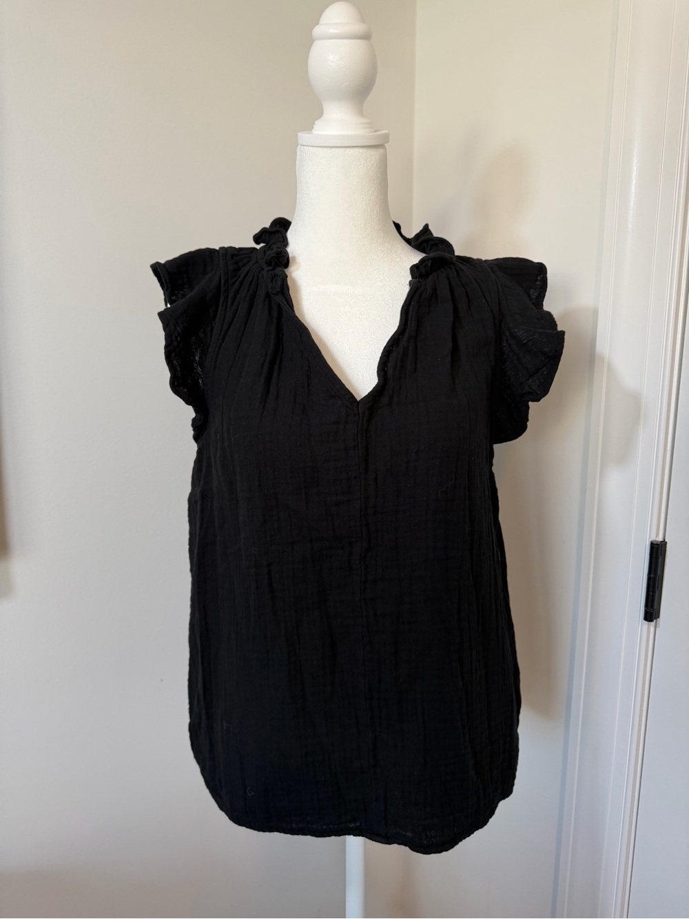 Old Navy Black Crinkle Ruffle Cap-Sleeve V-Neck Top